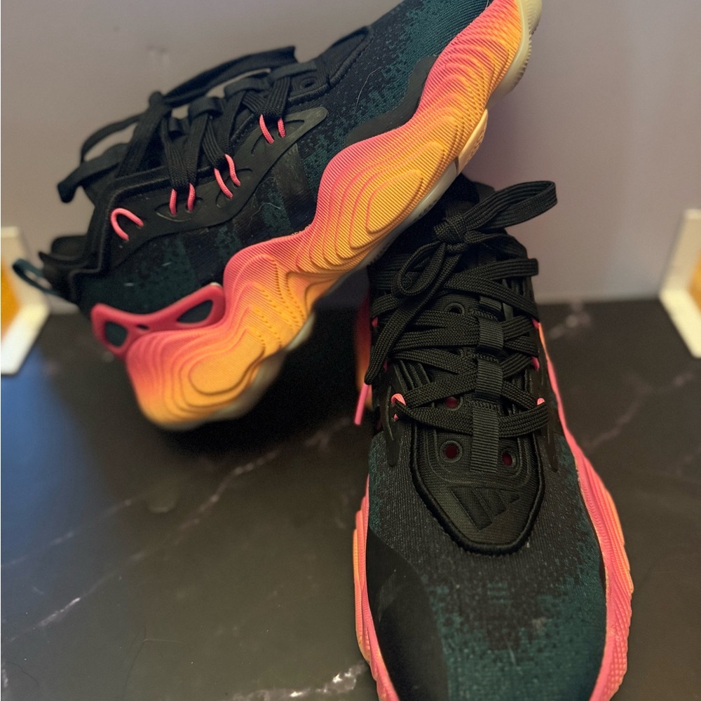 Adidas Trae Young 3 basketball shoes- new